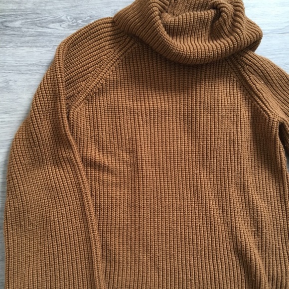 Beautiful, cozy Forever 21 turtleneck - Picture 2 of 3